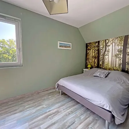 Charmante Maison Avec Jardin, Piscine Et Parking - Fr-1-646-54 *
